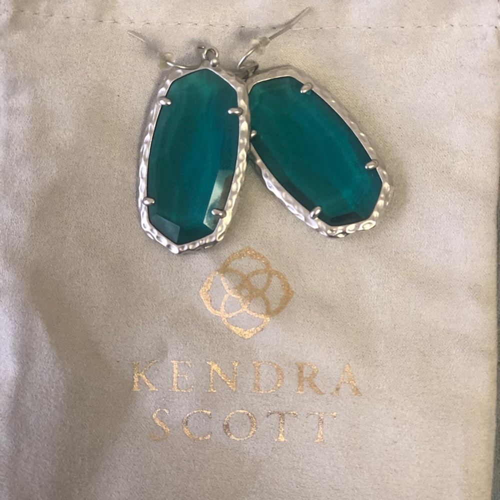 Kendra Scott Elle sized Earrings